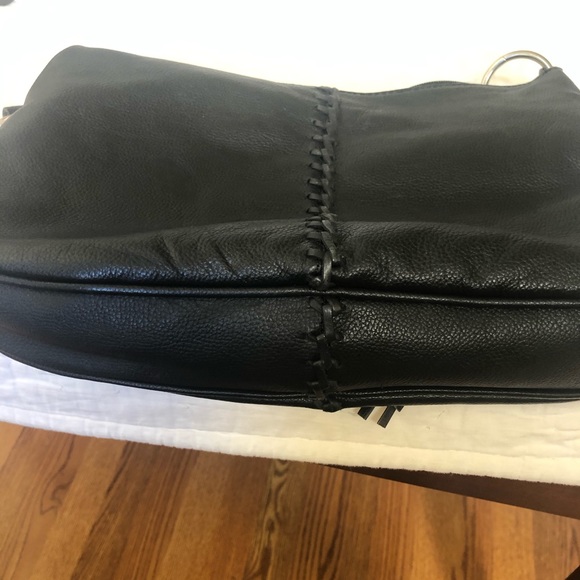 Wilson’s Leather Beautiful Black Shoulder Bag - Picture 3 of 8